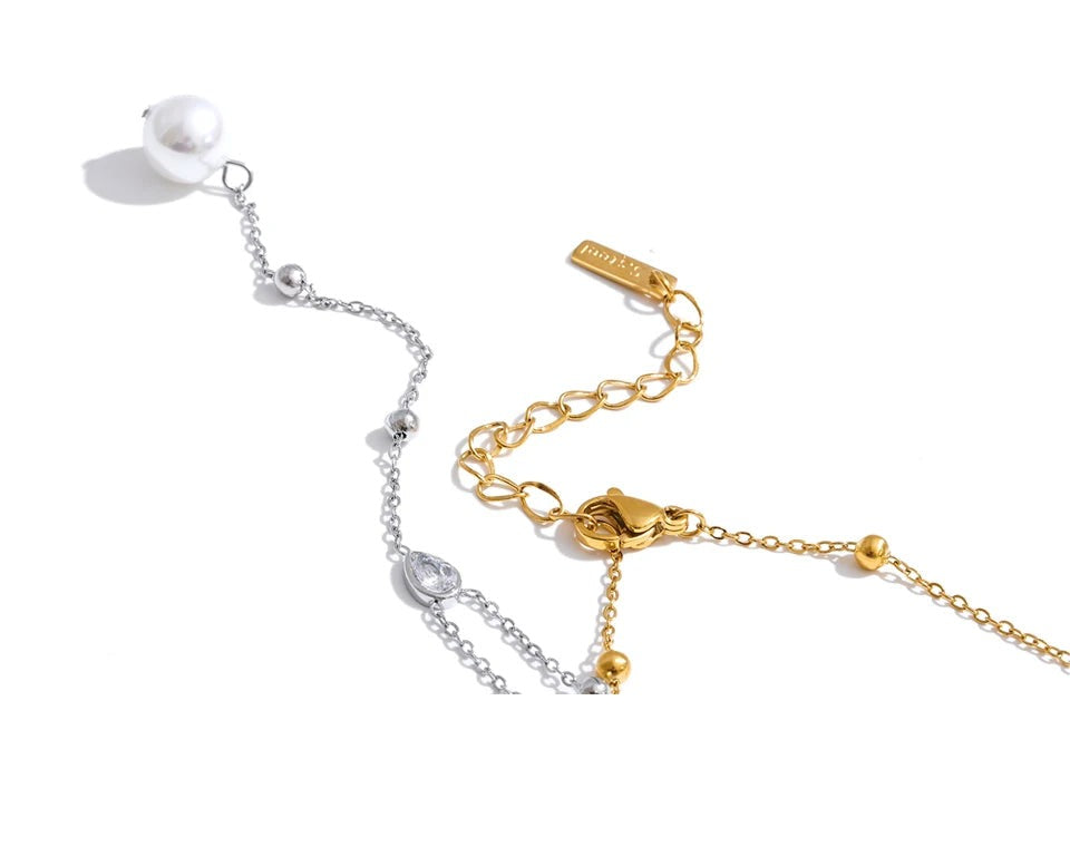 Cubic zirconia pearl geometric necklace in gold-plated stainless steel with pearl and cubic zirconia.