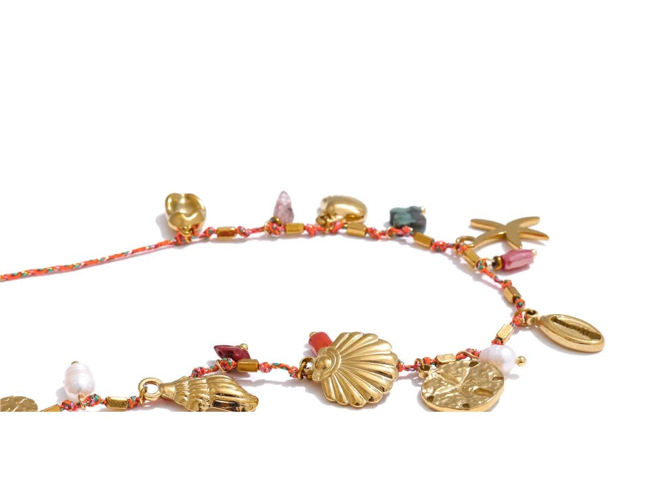Shell natural stone star necklace in gold-plated stainless steel with natural stone and shell.