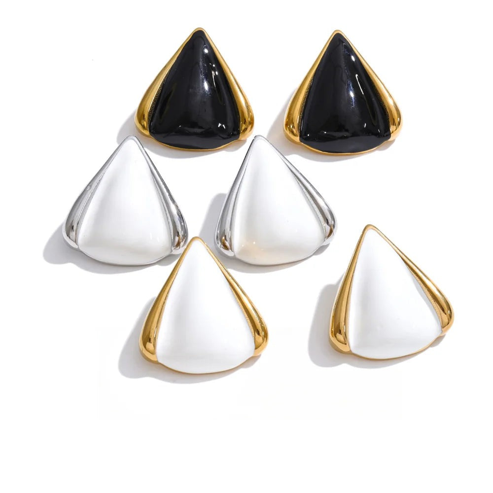 Gold-plated stainless steel earrings with pearl finish.
