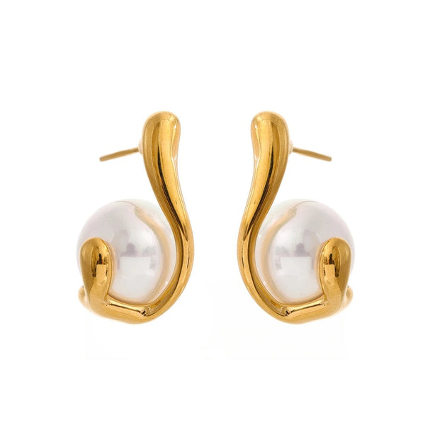 Gold-plated stainless steel earrings with pearls.