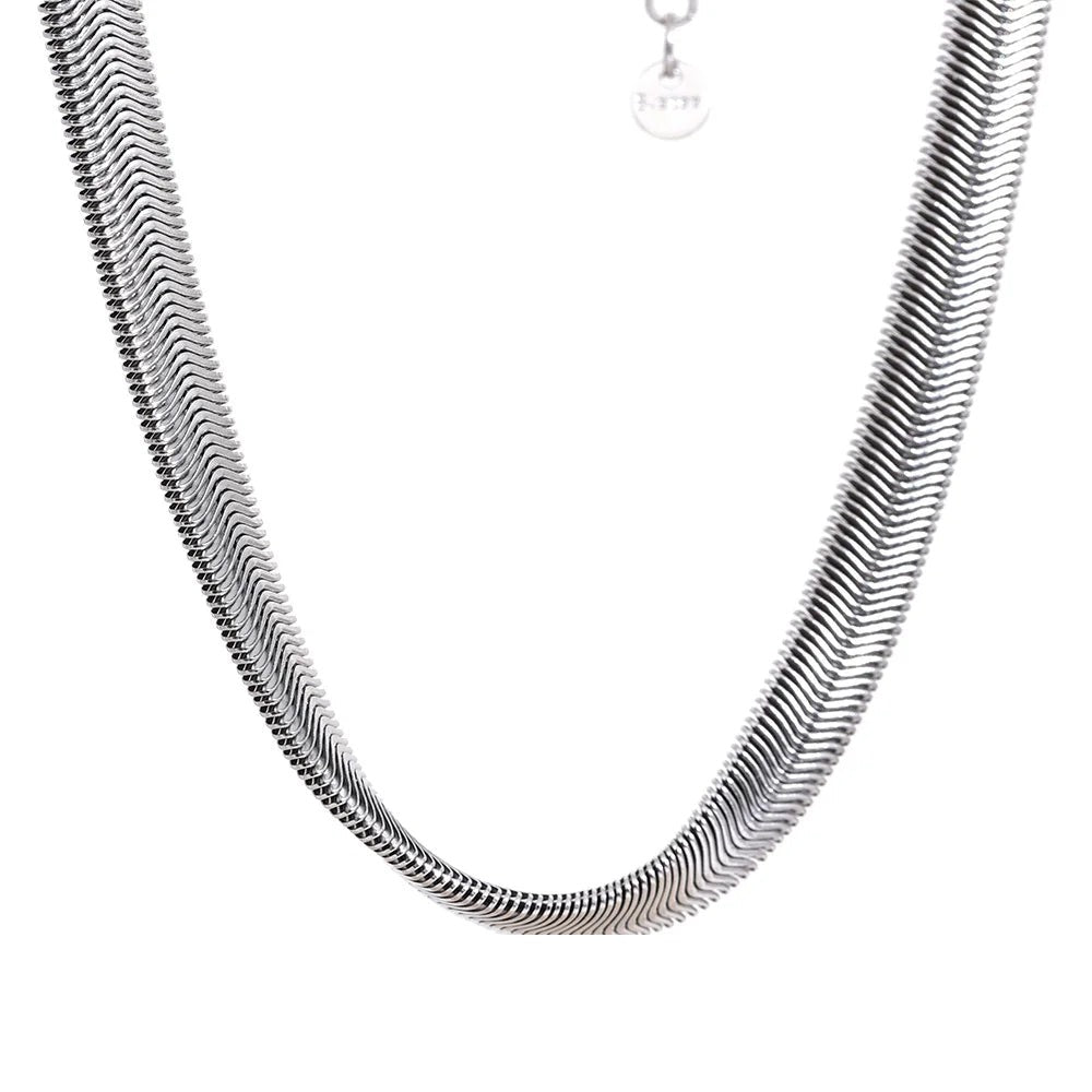 Geometric chain necklace in gold-plated stainless steel.