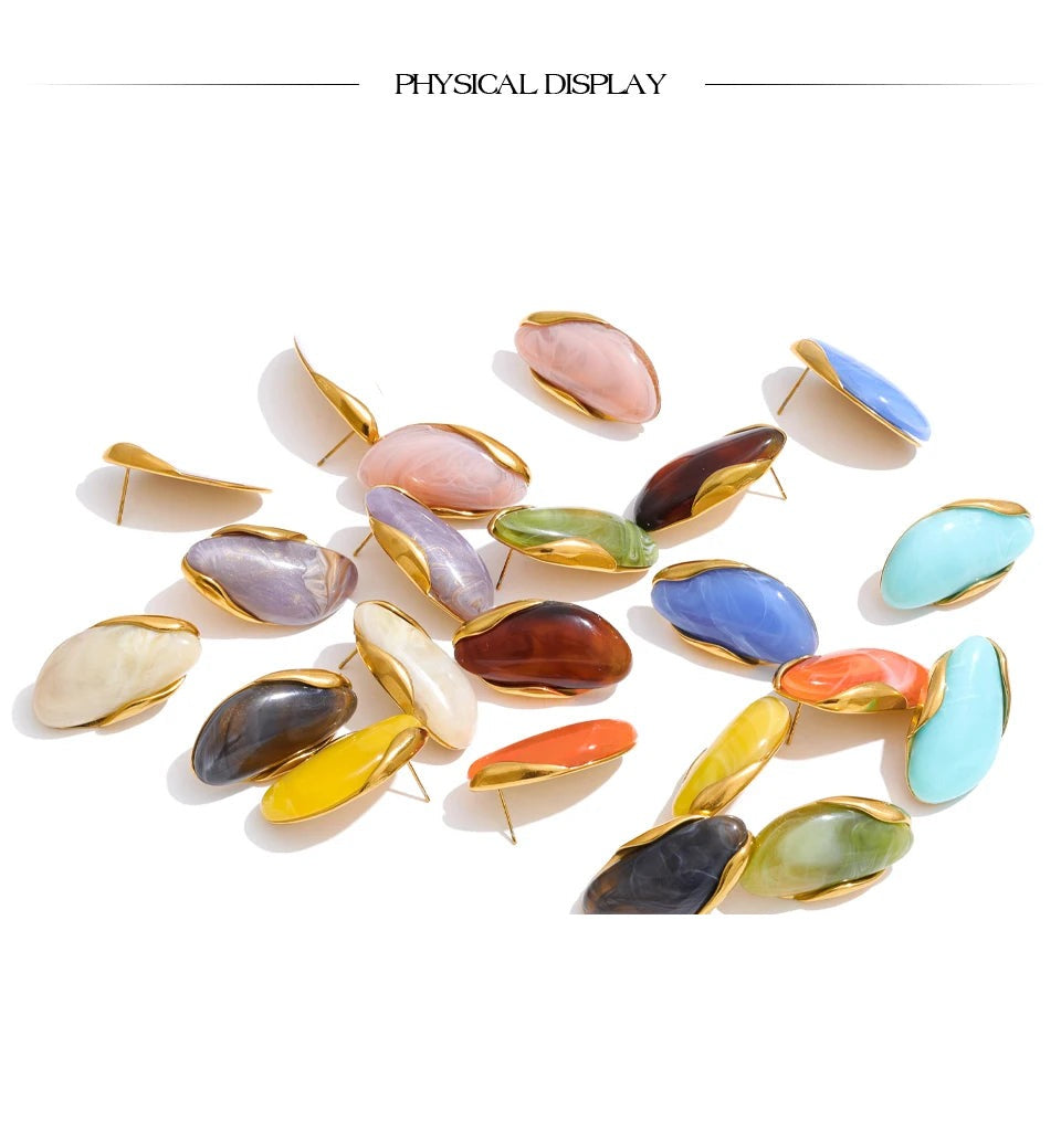 Resin acrylic multi-color earrings in gold-plated stainless steel with resin and acrylic.