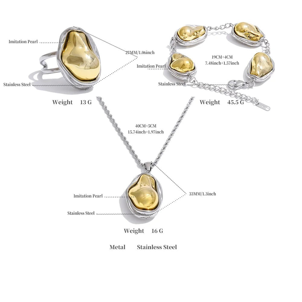 Pearl beaded geometric necklace in gold-plated stainless steel with pearl.