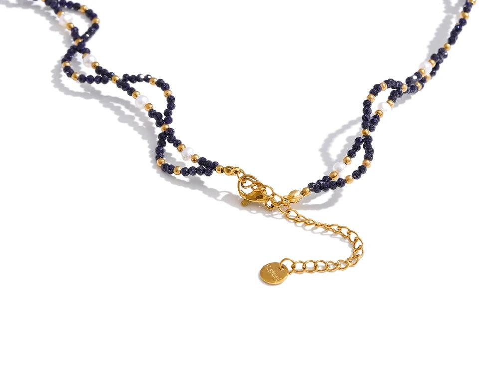 Pearl natural stone beaded necklace in gold-plated stainless steel with pearl and natural stone.