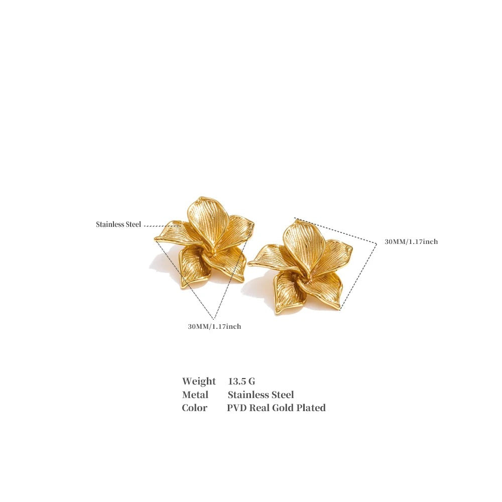 Flower earrings in gold-plated stainless steel.