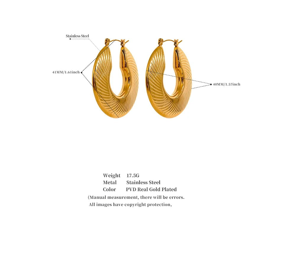 Minimalist geometric earrings in gold-plated stainless steel.