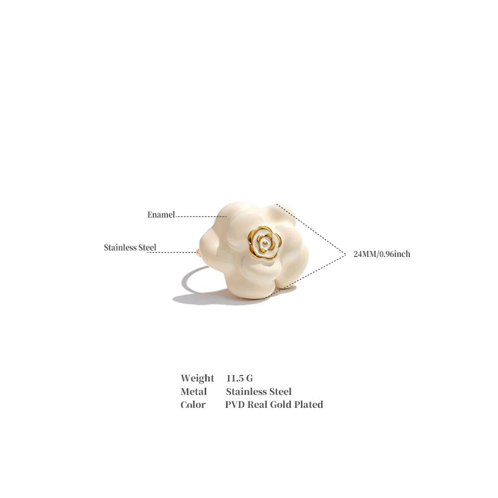 White enamel flower ring in 18K gold-plated stainless steel with enamel.