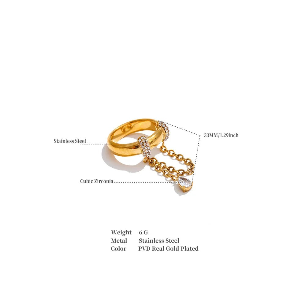 Cubic zirconia geometric chain ring in 18K gold-plated stainless steel with cubic zirconia.
