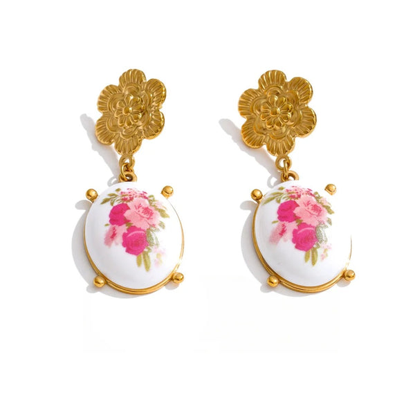 Gold-plated stainless steel earrings with resin.