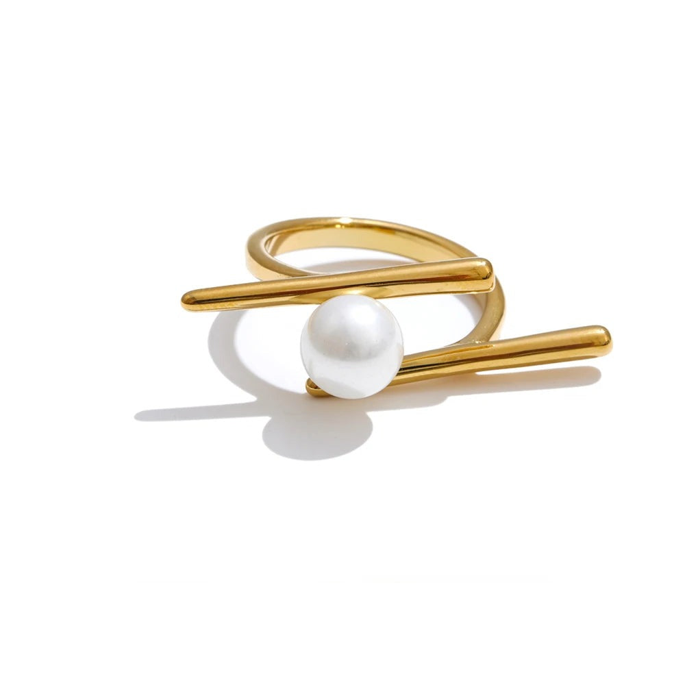 Gold-plated stainless steel ring with pearl.