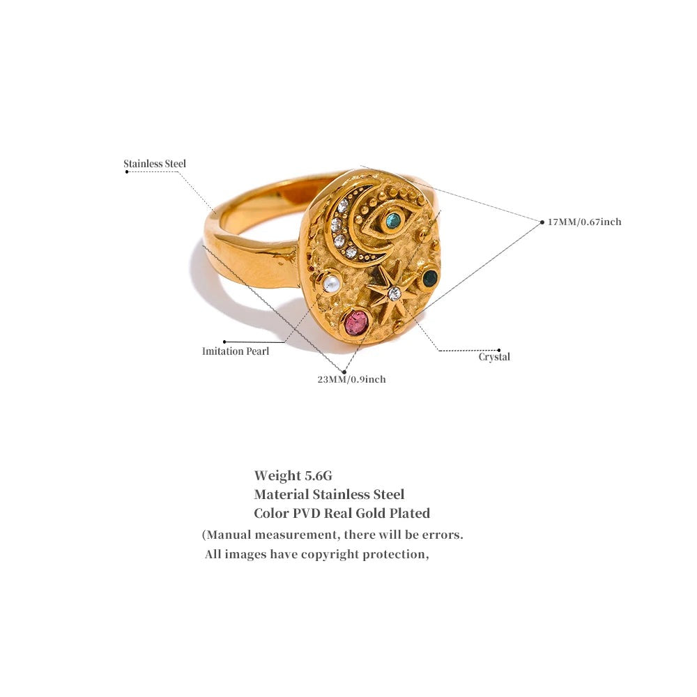 Cubic zirconia star moon ring in 18K gold-plated stainless steel with cubic zirconia.