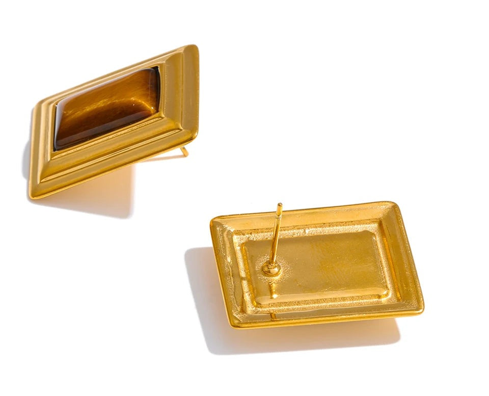 Natural stone geometric earrings in gold-plated stainless steel with natural stone.