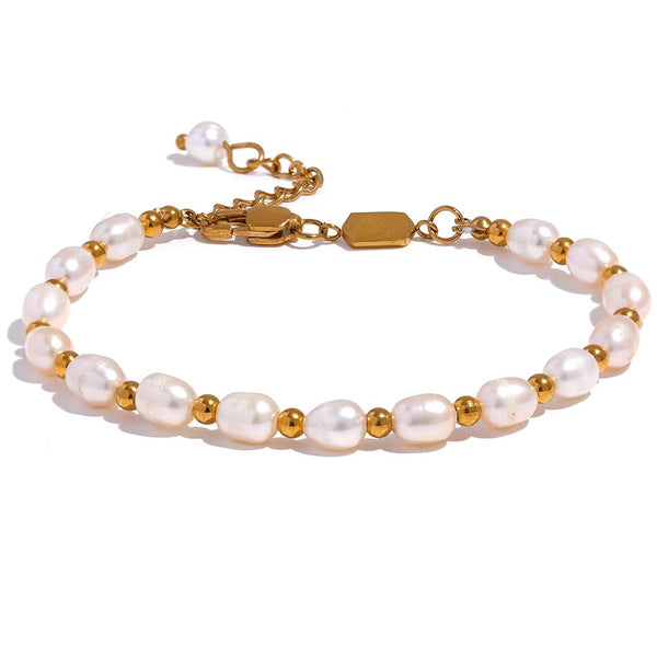 Gold-plated bracelet with freshwater pearls.