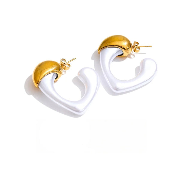 Gold-plated stainless steel earrings with pearl.