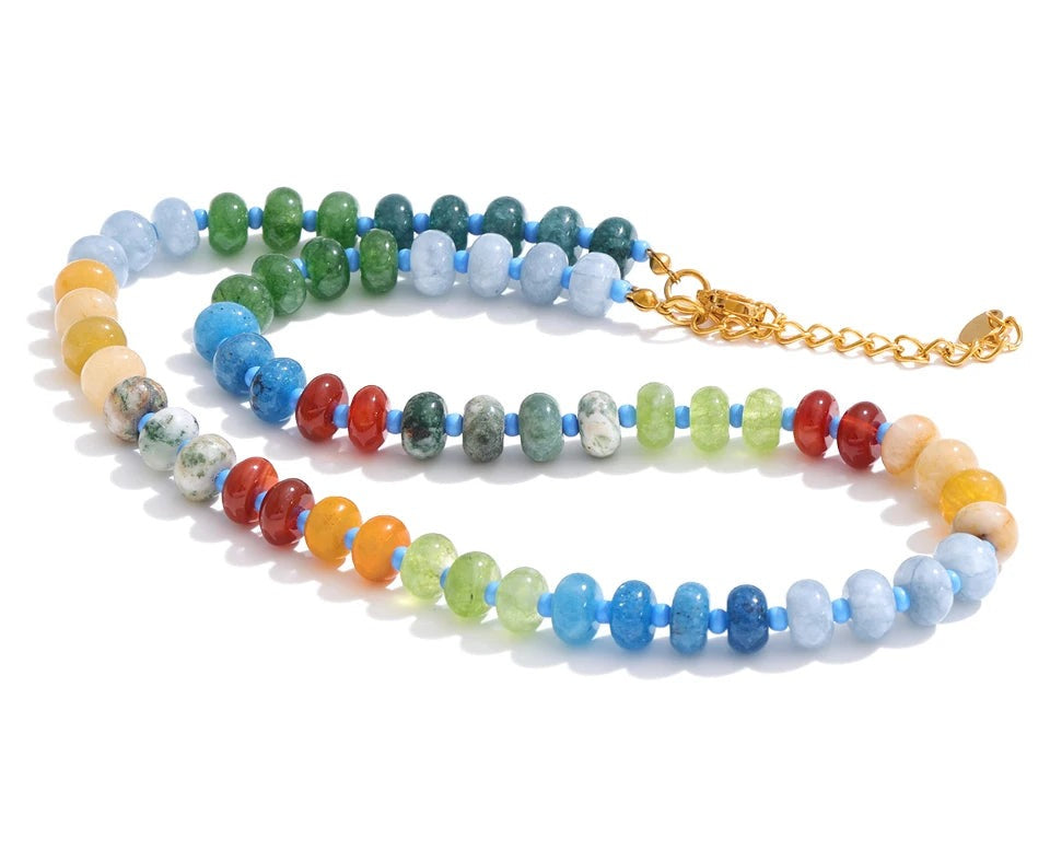 Natural stone beaded geometric necklace in gold-plated stainless steel with natural stone.