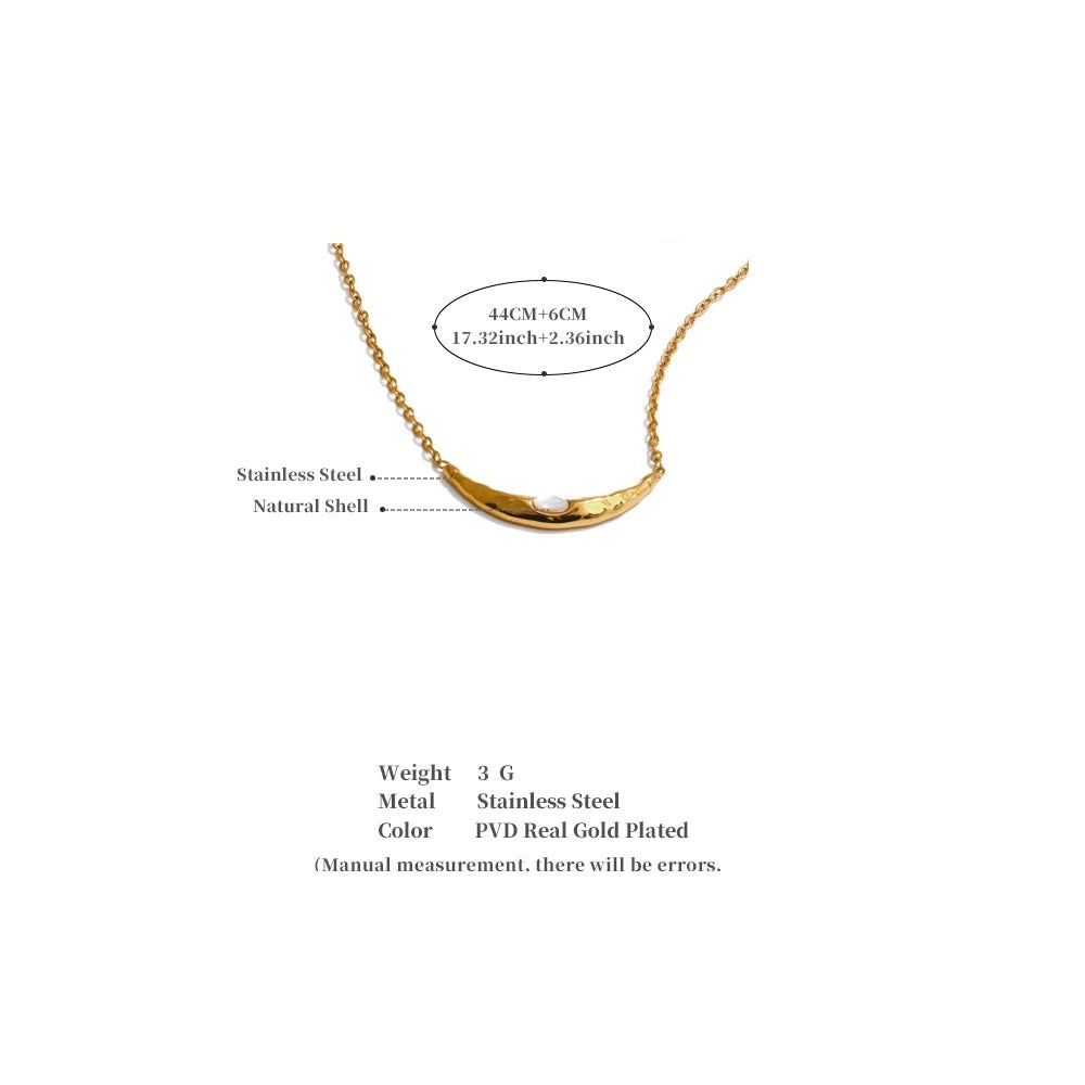 Shell moon geometric necklace in gold-plated stainless steel with shell.