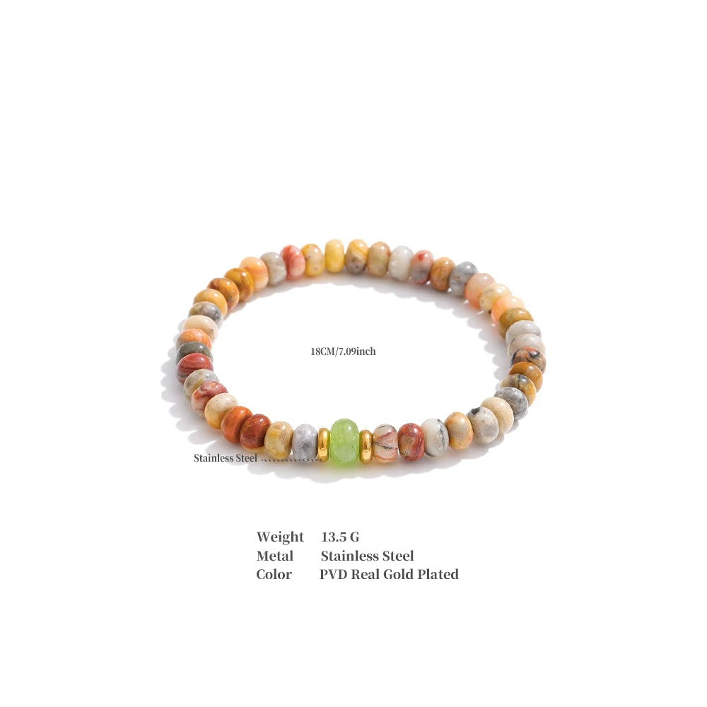 Natural stone beaded geometric necklace in gold-plated stainless steel with natural stone.