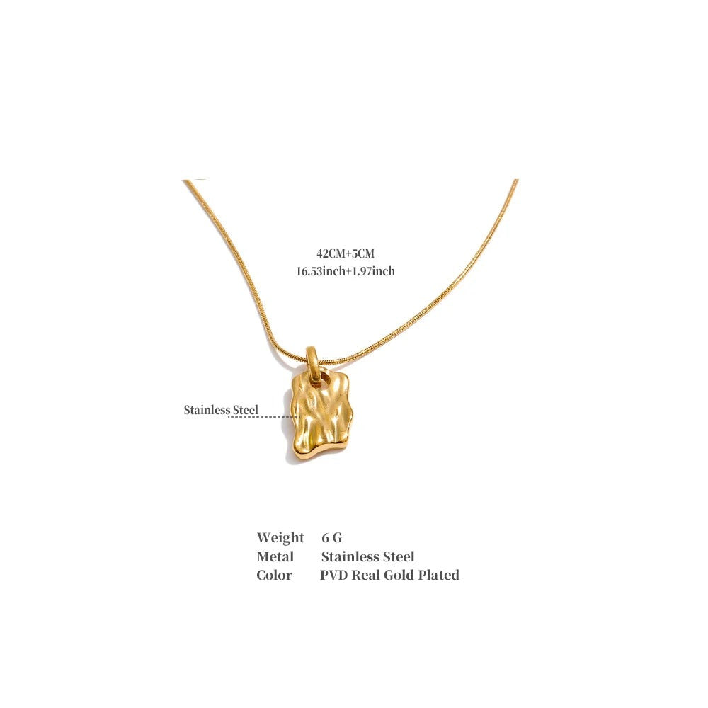 Geometric necklace in gold-plated stainless steel.