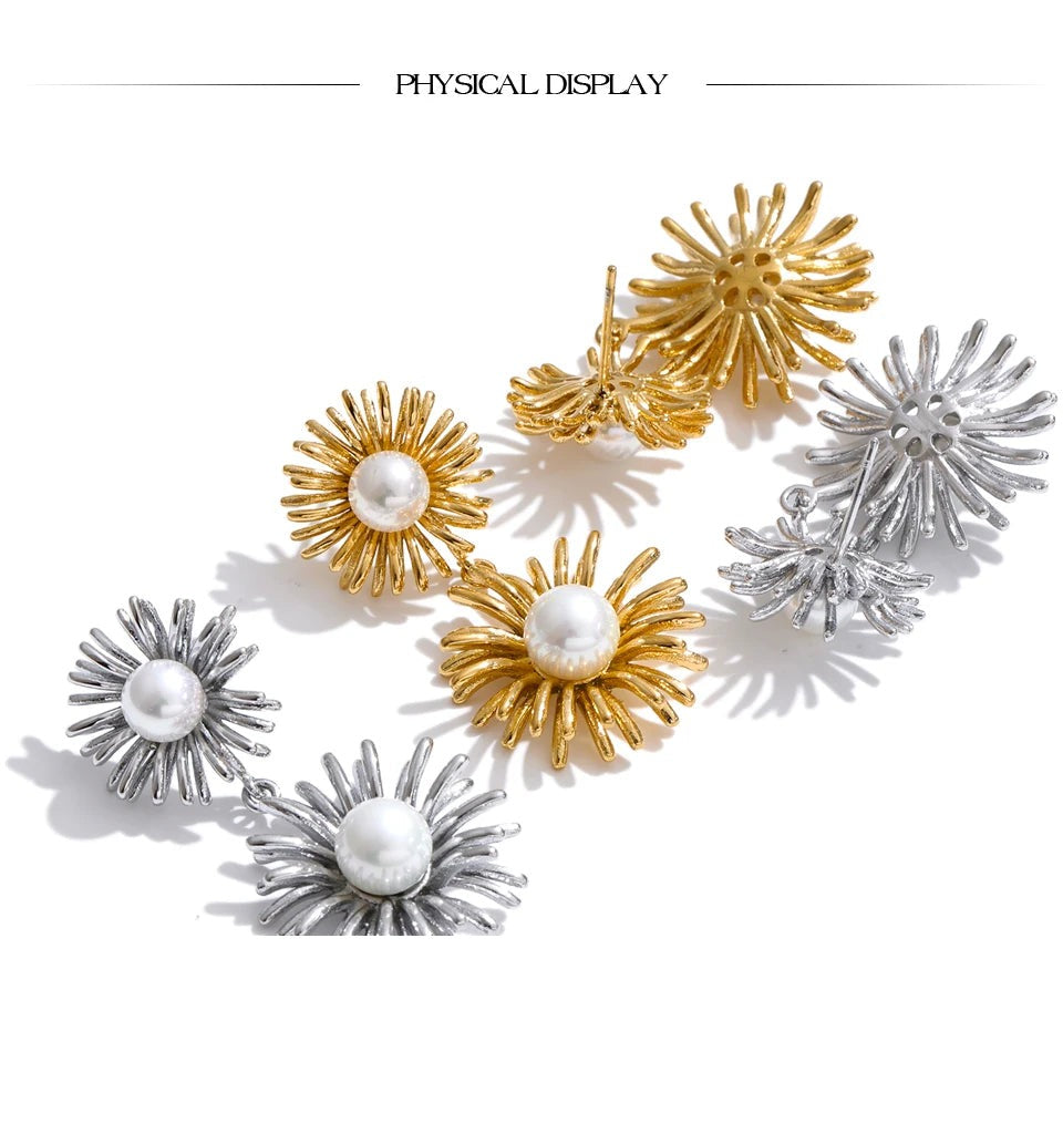 Pearl flower earrings in gold-plated stainless steel with pearl.