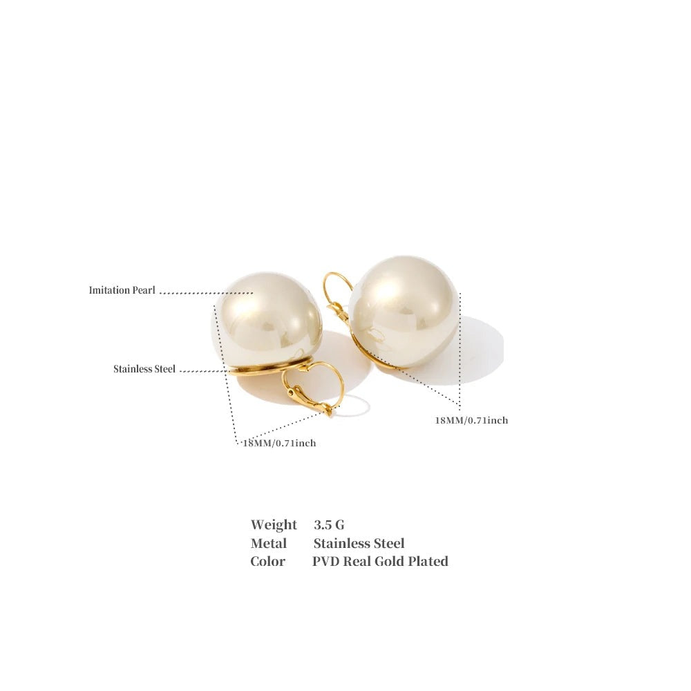 Pearl geometric earrings in gold-plated stainless steel with pearl.