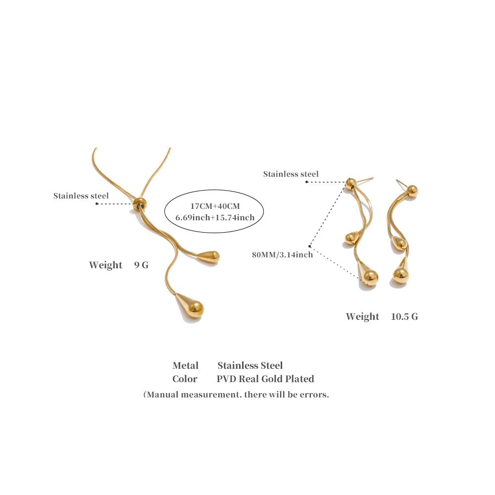 Geometric chain earrings in gold-plated stainless steel.