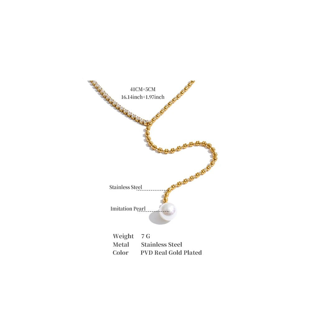Cubic zirconia pearl geometric necklace in gold-plated stainless steel with pearl and cubic zirconia.
