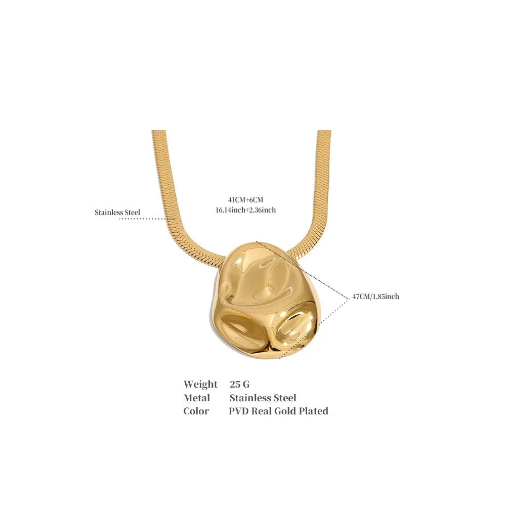 Hammered geometric necklace in gold-plated stainless steel.