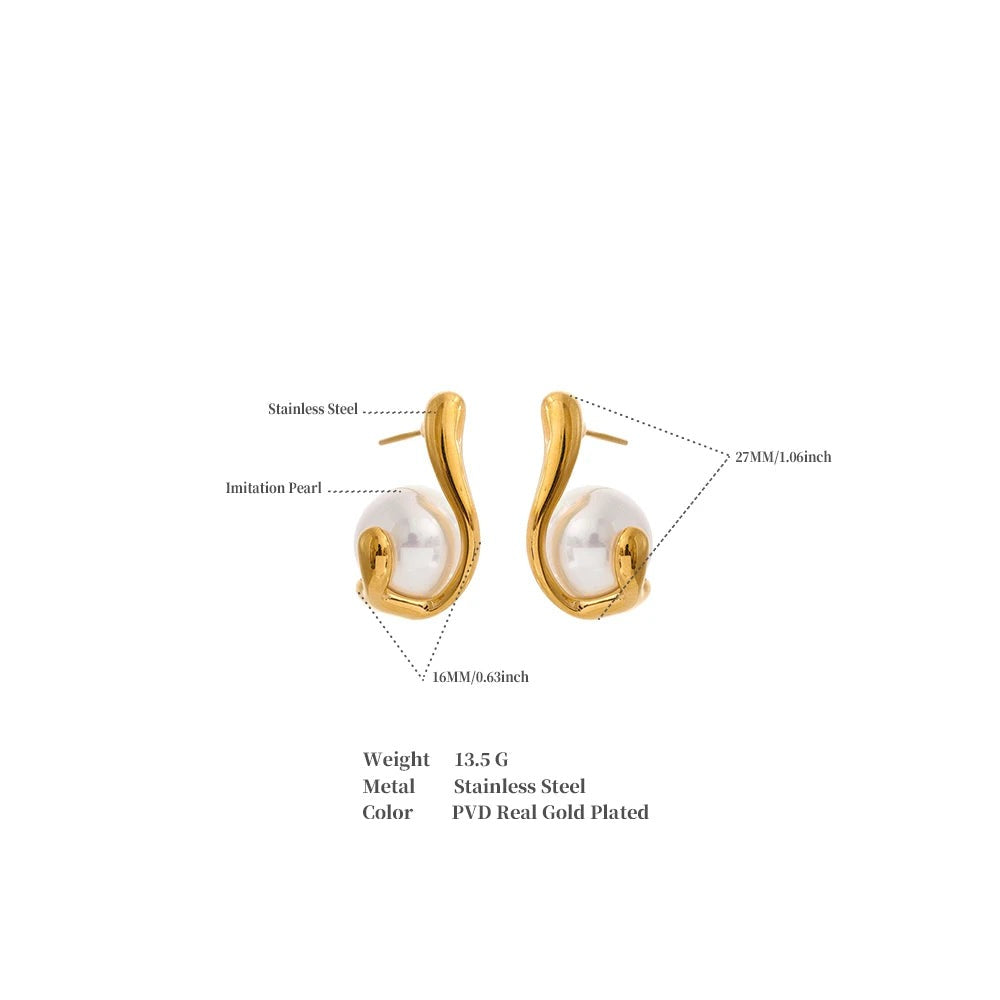 Pearl geometric earrings in gold-plated stainless steel with pearl.