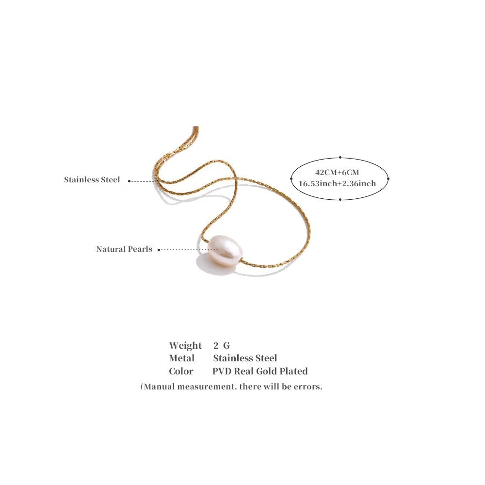 Freshwater pearl geometric necklace in gold-plated stainless steel with freshwater pearl.