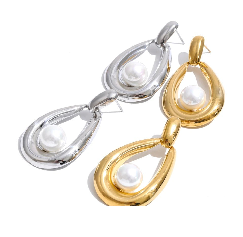 Pearl geometric earrings in gold-plated stainless steel with pearl.