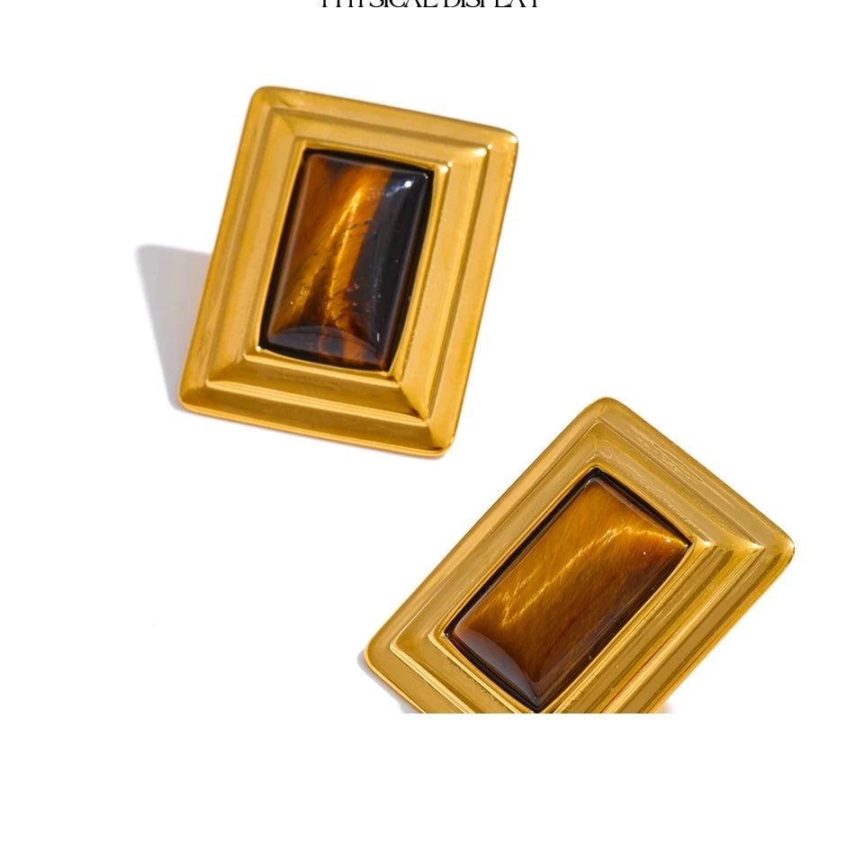 Natural stone geometric earrings in gold-plated stainless steel with natural stone.