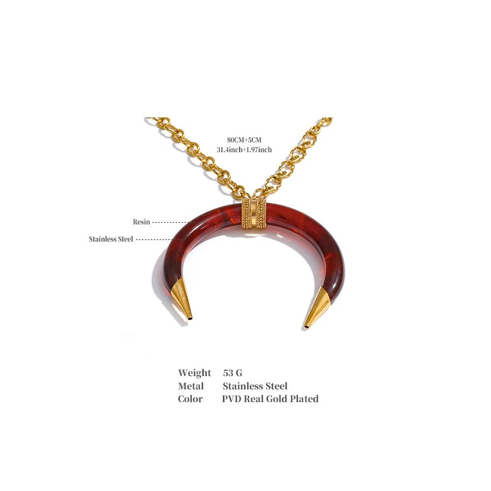 Resin geometric necklace in gold-plated stainless steel with resin.