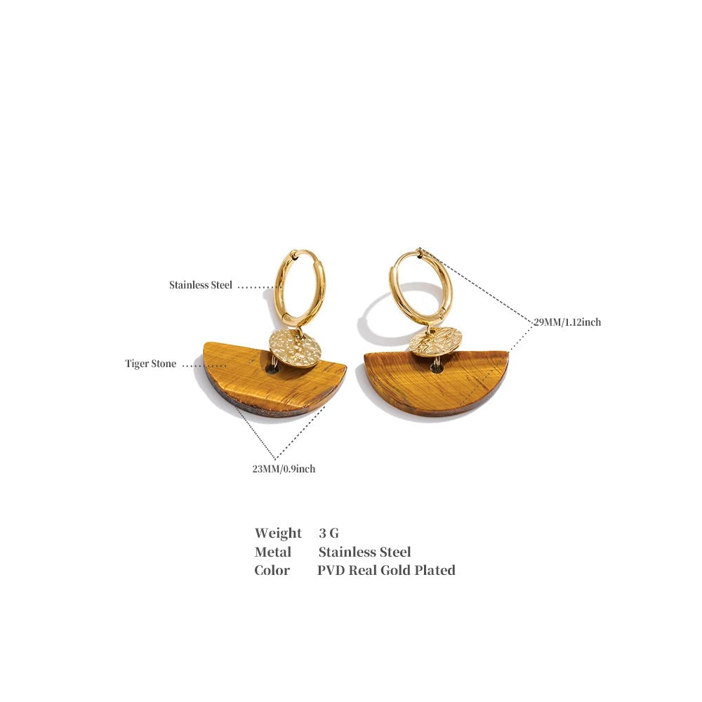 Natural stone geometric earrings in gold-plated stainless steel with natural stone.
