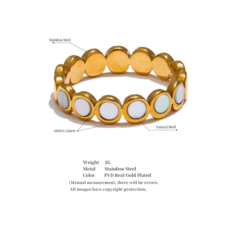 Shell geometric ring in 18K gold-plated stainless steel with shell.