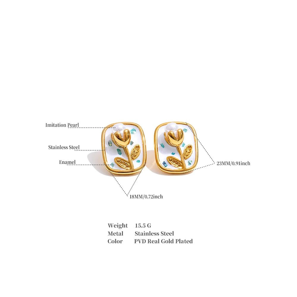 Pearl enamel flower earrings in gold-plated stainless steel with pearl and enamel.