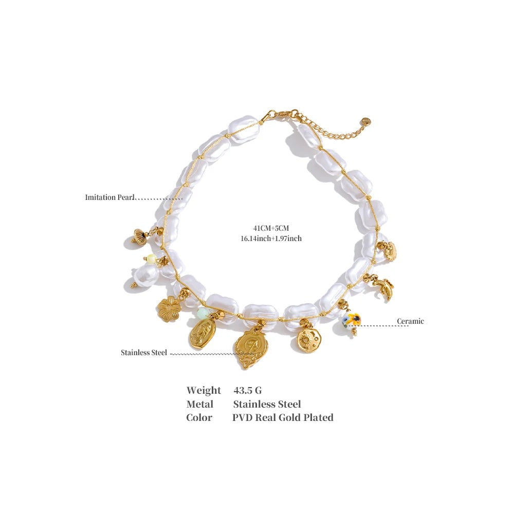 Pearl heart flower necklace in gold-plated stainless steel with pearl.