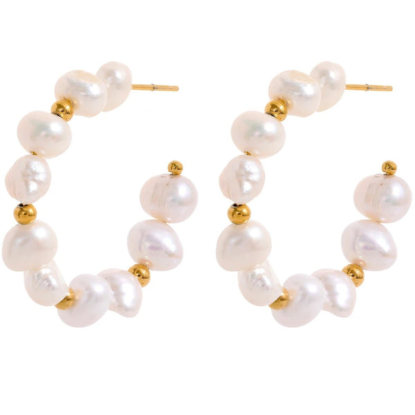 Earrings made of gold-plated stainless steel with freshwater pearls.