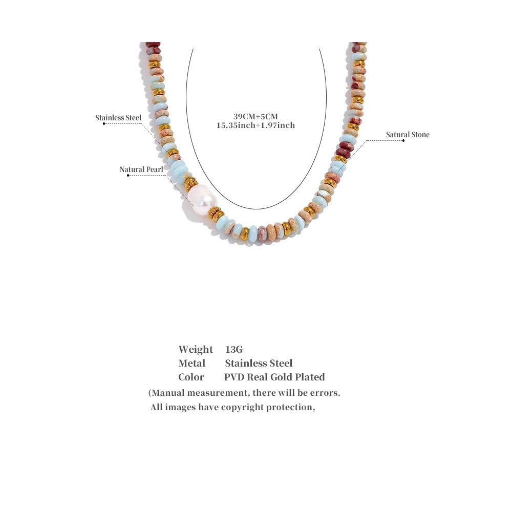 Freshwater pearl natural stone geometric necklace in gold-plated stainless steel with freshwater pearl and natural stone.