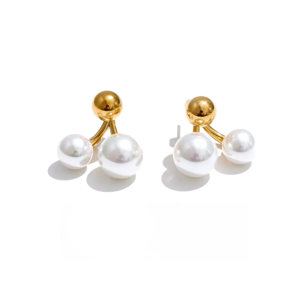 Gold-plated stainless steel earrings with pearls.
