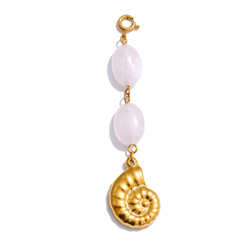 Shell star moon necklace in gold-plated stainless steel with shell.