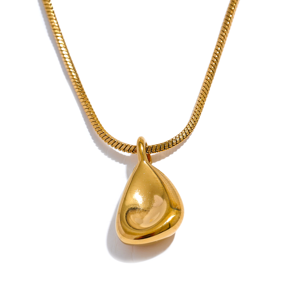 Geometric necklace in gold-plated 316L stainless steel.