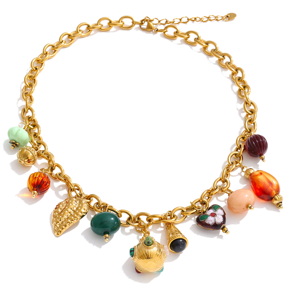Resin heart geometric necklace in gold-plated stainless steel with resin.