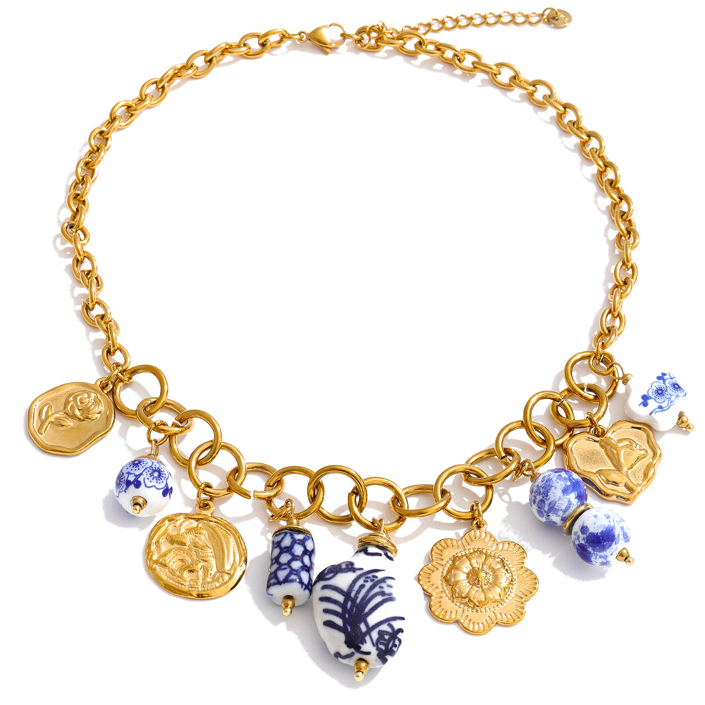 Heart flower star necklace in gold-plated stainless steel.