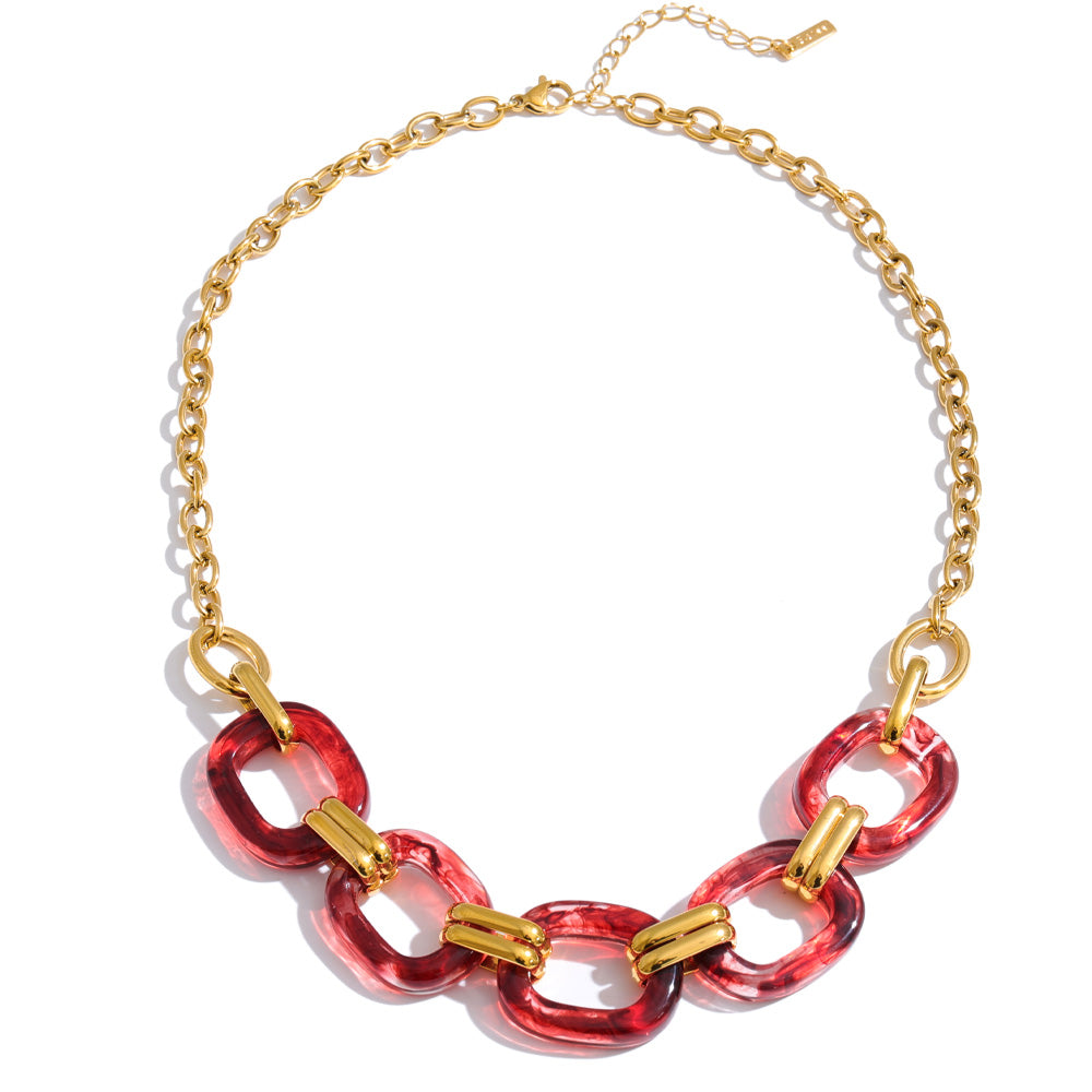 Resin geometric chain necklace in gold-plated stainless steel with resin.