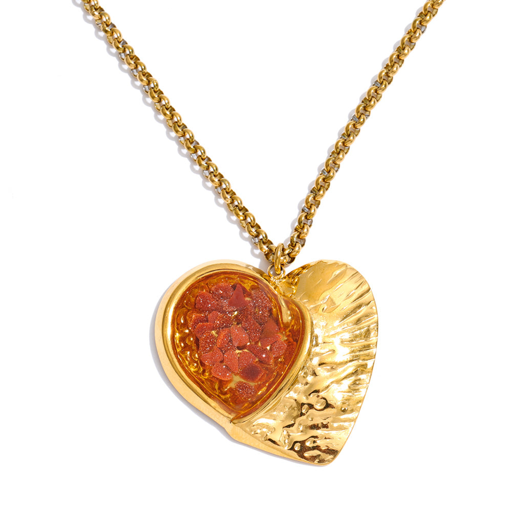 Resin heart necklace in gold-plated stainless steel with resin.