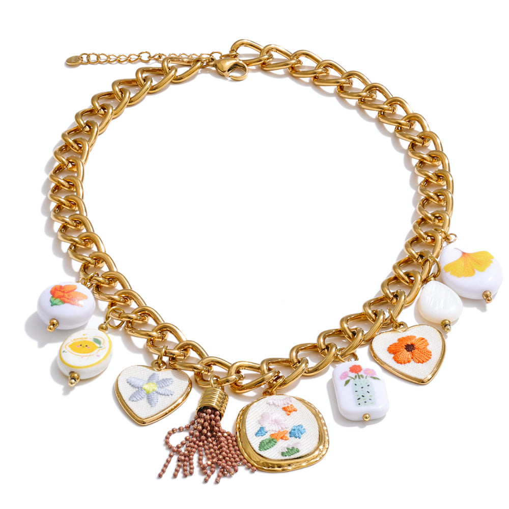 Heart flower necklace in gold-plated stainless steel.