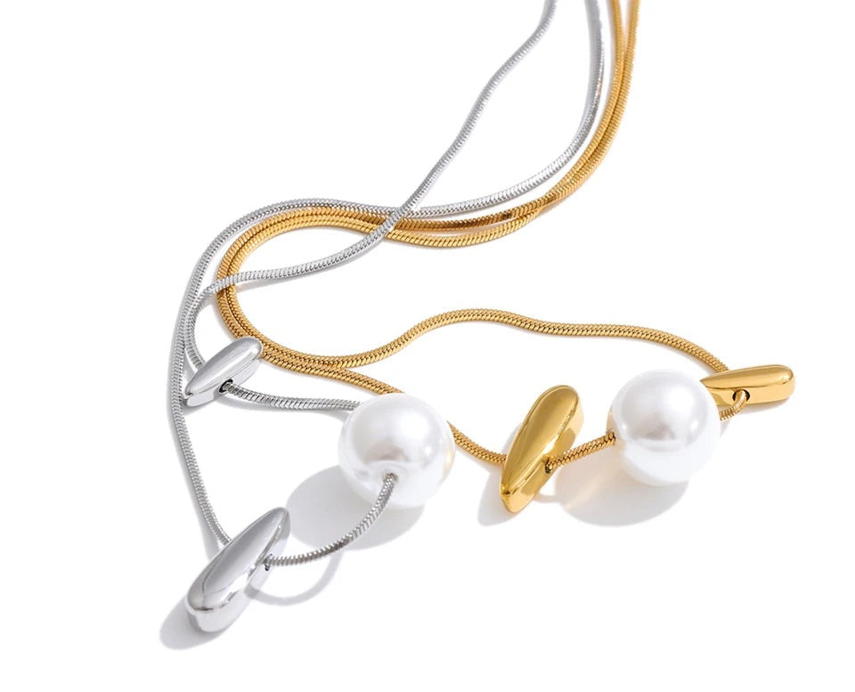 Pearl geometric necklace in gold-plated stainless steel with pearl.