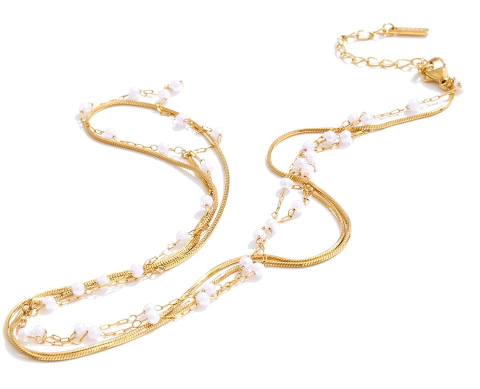 Pearl geometric chain necklace in gold-plated stainless steel with pearl.