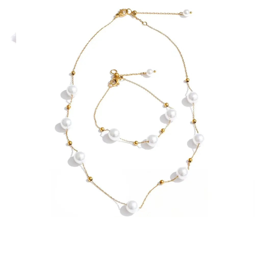 Gold-plated pearl necklace with bracelet.