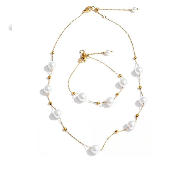 Gold-plated pearl necklace with bracelet.
